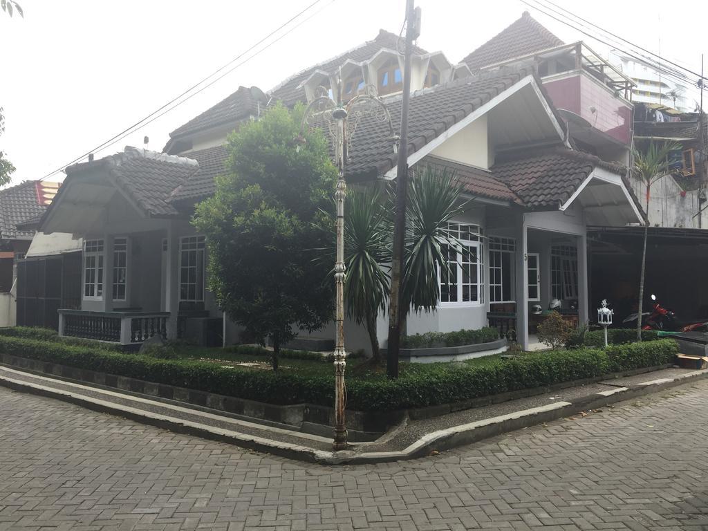 Pele Guesthouse Bandung Exteriér fotografie