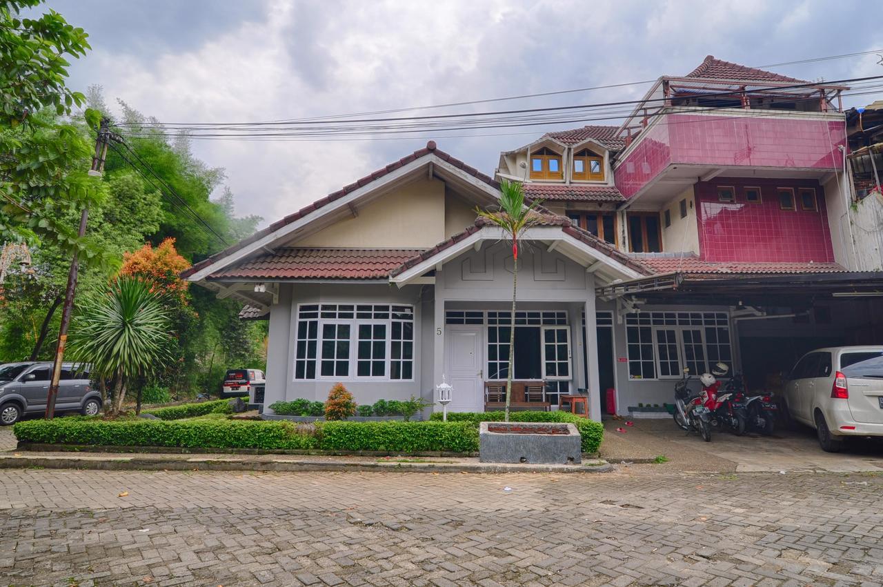 Pele Guesthouse Bandung Exteriér fotografie